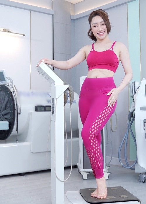 Bà xã Chi Bảo dần dần lấy lại vóc dáng.