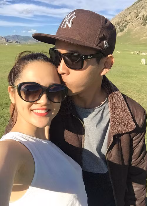 Về cuộc hội ngộ với tình cũ, Bảo Anh cho hay: "Tinh thần của underground rất mạnh, kết nối mọi người, cũng như kết nối cho Bảo Anh gặp lại Hồ Quang Hiếu ngày hôm nay''. Trước chia sẻ của Bảo Anh, Hồ Quang Hiếu lộ rõ vẻ ngại ngùng. Ảnh: FBNV