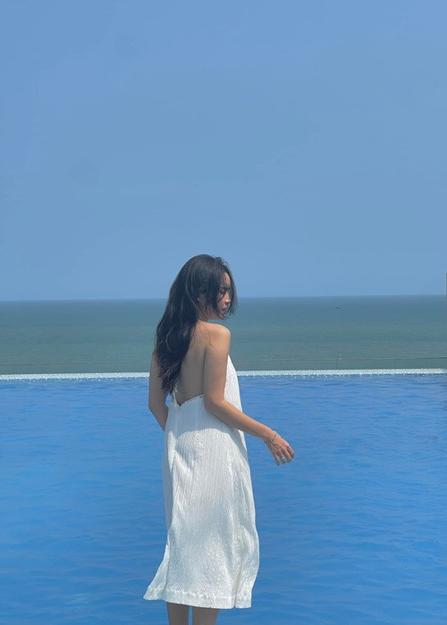 Nữ ca sĩ thường xuyên đi du lịch, sở hữu nhà đẹp, xe sang.