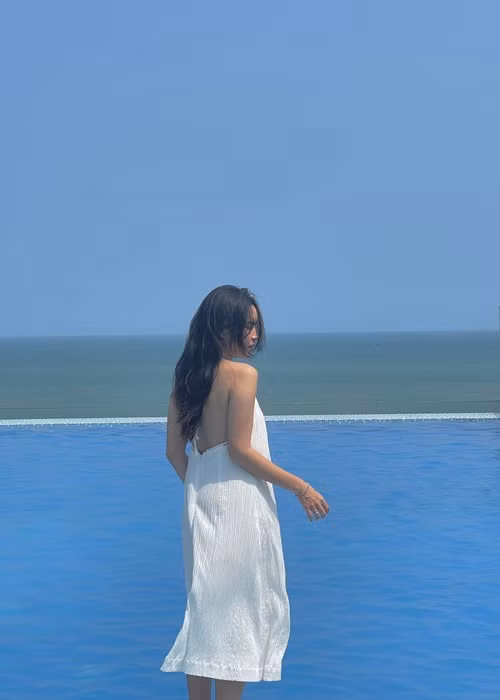 Nữ ca sĩ thường xuyên đi du lịch, sở hữu nhà đẹp, xe sang.