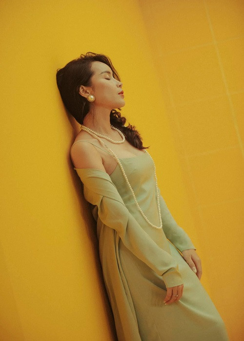 Năm 2016, sau khi sinh con gái thứ hai, Lưu Hương Giang thừa nhận sửa mũi. Ngoài ra, cô còn làm răng, tiêm mỡ tự thân vào mặt tại Hàn Quốc.