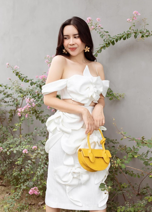 Lưu Hương Giang cho rằng khi đẹp lên, cô tự tin, làm mọi điều dễ dàng hơn, cơ hội và thành công cũng dễ đến với mình.