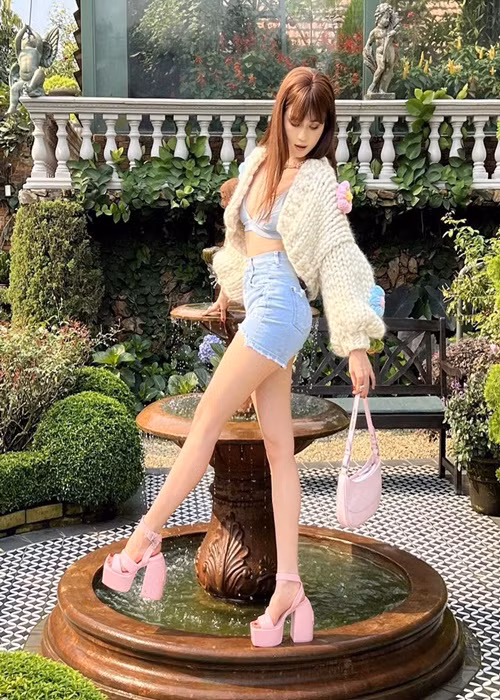 Một dự án đang lên sóng của Ngọc Trinh là "Chị mẹ học yêu 2".