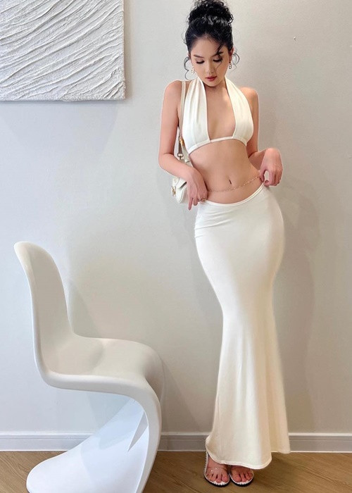 Trong năm 2022, Ngọc Trinh liên tục đóng phim. Hiện tại, cô quay phim điện ảnh "Chị chị em em 2".