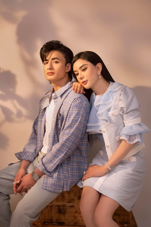 Song Duy vốn là một diễn viên, người mẫu chưa có tên tuổi.