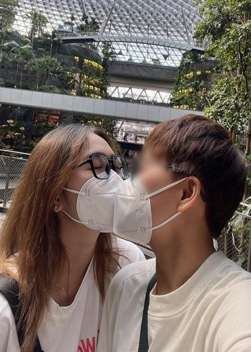 Chia sẻ trên Zing, Thiện Nhân nói, cô chỉ mới cắt đứt liên lạc với gia đình khoảng tuần qua bởi muốn lấy lại fanpage bị người thân cắt quyền truy cập hơn một năm nay. Thiện Nhân còn từng đưa người yêu về giới thiệu với gia đình nhưng bị phản đối dữ dội.