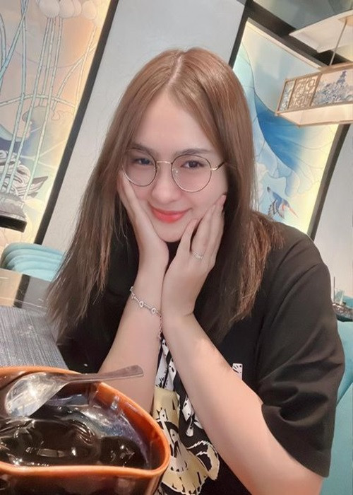 Thiện Nhân gắn liền với hình ảnh ngoan hiền, sạch scandal vì vậy việc nữ ca sĩ vướng mâu thuẫn với gia đình khiến nhiều người bất ngờ.