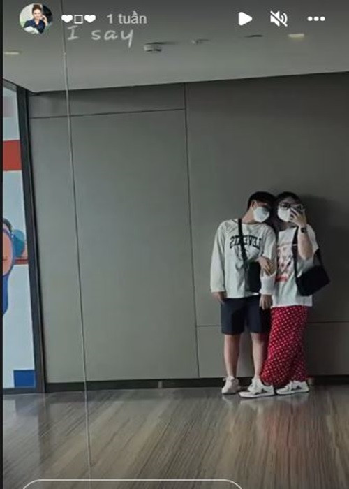 Theo Thiện Nhân, cô và người yêu đều tôn trọng gia đình nên đã xin phép ba mẹ nữ ca sĩ cho cả hai quen nhau, cưới nhau.