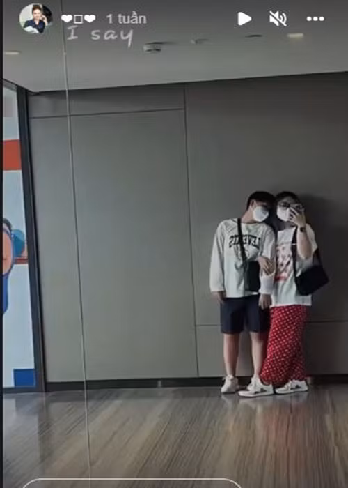 Theo Thiện Nhân, cô và người yêu đều tôn trọng gia đình nên đã xin phép ba mẹ nữ ca sĩ cho cả hai quen nhau, cưới nhau.