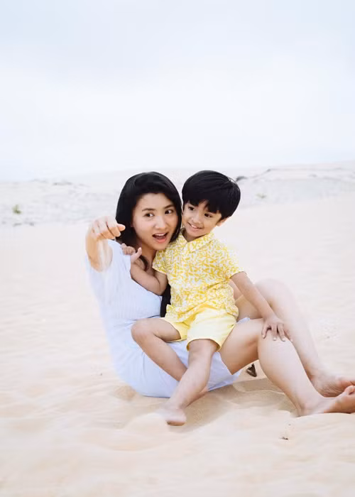 Con trai Nguyệt Ánh được nhận xét giống mẹ ở đôi mắt.