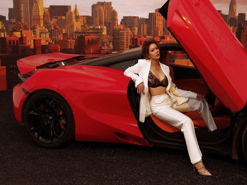 Nội y ren cũng làm bật lên sự nữ tính, quyến rũ hết nấc của Lý Nhã Kỳ.