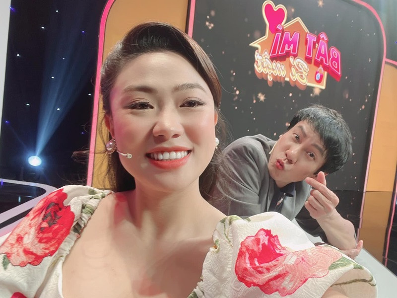 Cả hai có nguyên tắc "ngủ chung giường", không được ra khỏi nhà dù có cãi vã.