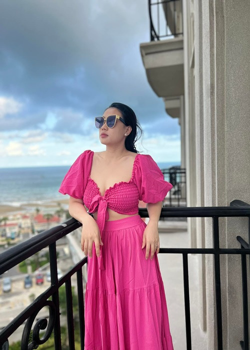 Mỹ Linh sở hữu gương mặt khả ái cùng vóc dáng gợi cảm.