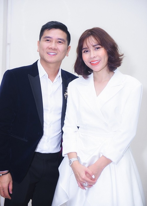 Trong cuốn sách "Người trong muôn nghề: Ngành Sáng tạo &amp; Nghệ thuật có gì?", nhạc sĩ Hồ Hoài Anh chia sẻ, cá nhân anh chưa bao giờ nghĩ rằng mình giàu sang phú quý nhưng anh tự tin có thể sống tốt với nghề, vậy là đủ. Ảnh: Vietnamnet