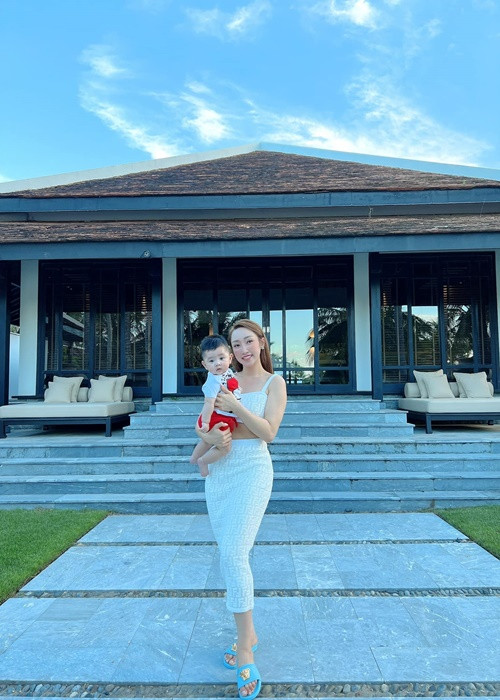 Thùy Chang thường xuyên đưa con trai đi nghỉ dưỡng. Ảnh: FBNV