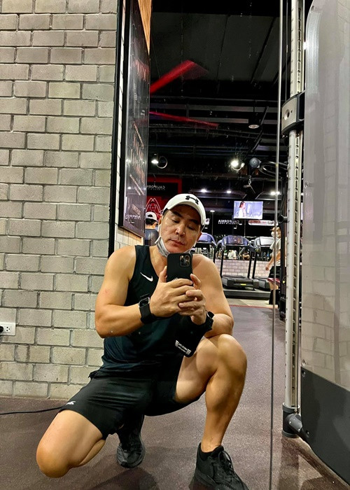 "Cuộc sống của tôi hiện tại thoải mái, ăn ngon ngủ yên và chẳng phải lo lắng về điều gì", nam diễn viên tâm sự.