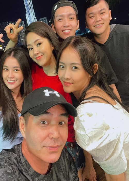 Khi rảnh rỗi, Trung Dũng "Gạo nếp gạo tẻ" gặp gỡ bạn bè, đồng nghiệp.