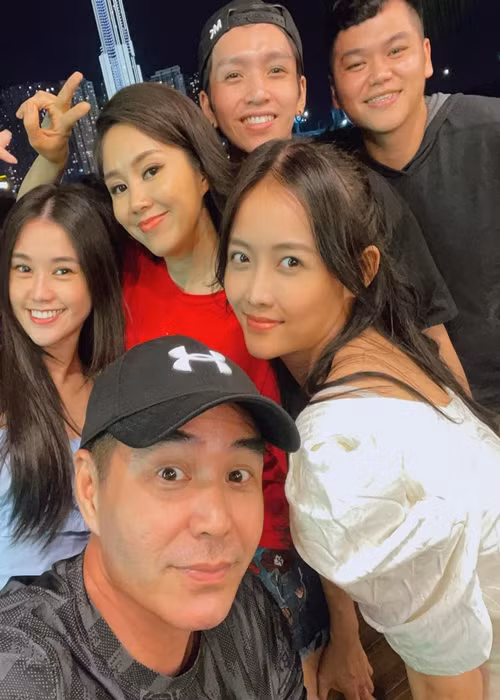 Khi rảnh rỗi, Trung Dũng "Gạo nếp gạo tẻ" gặp gỡ bạn bè, đồng nghiệp.