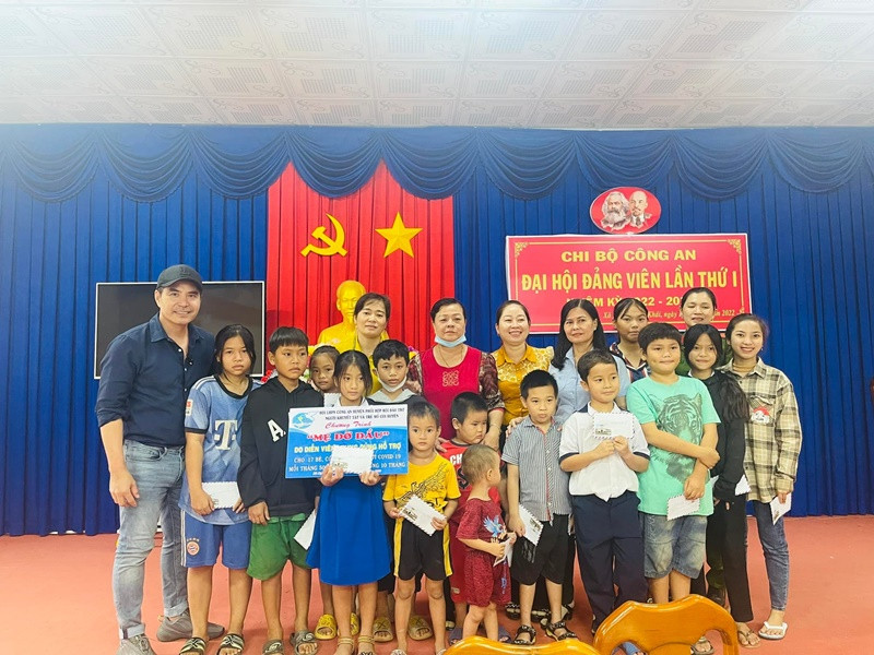 Mới đây, anh vừa đi thiện nguyện.