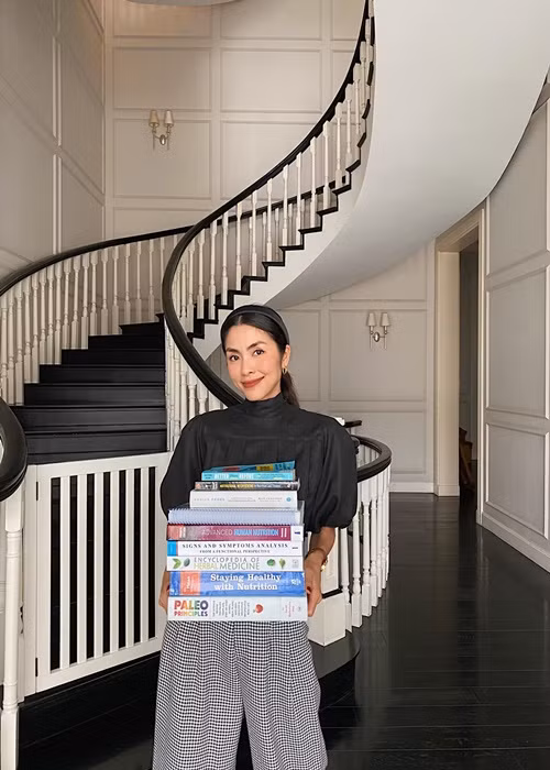 Hà Tăng khoe trở lại học tập vào tháng 2/2021.