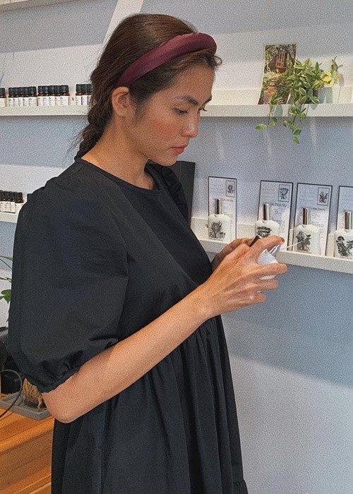 Cô Trúc của "Bỗng dưng muốn khóc" bị soi ra đôi bàn tay gân guốc.