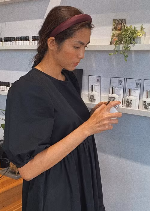 Cô Trúc của "Bỗng dưng muốn khóc" bị soi ra đôi bàn tay gân guốc.