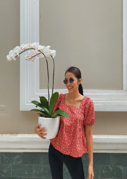 Tăng Thanh Hà để lộ phần xương quai xanh nhô cao khi mặc trang phục hở vai.