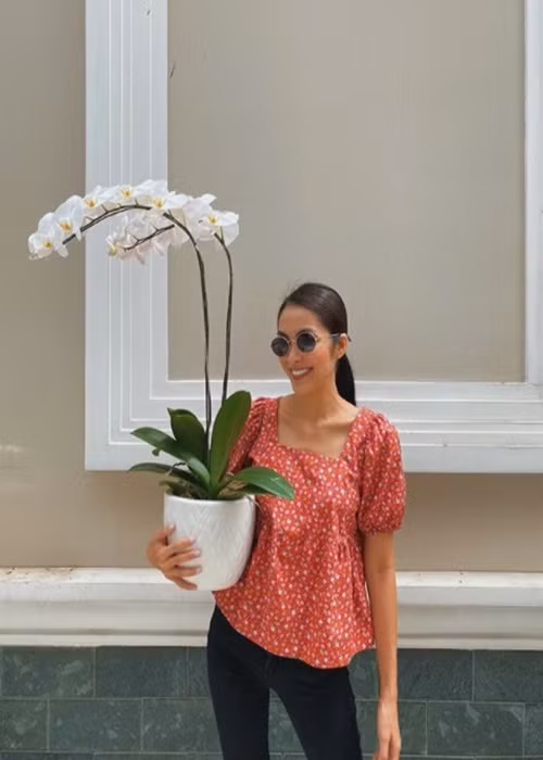 Tăng Thanh Hà để lộ phần xương quai xanh nhô cao khi mặc trang phục hở vai.