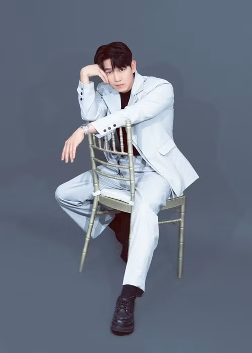 Song Luân hiện tại độc thân. “Đã 4 năm sau chia tay, tôi không tiến tới với ai. Lúc đầu còn thấy bình thường nhưng đến năm thứ 3, 4 bắt đầu thấy cô đơn, muốn có người bên cạnh”, anh nói.