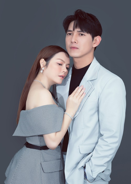 Chia sẻ về mối quan hệ với Lý Nhã Kỳ, Song Luân cho biết, bản thân đã gặp gỡ và yêu mến Lý Nhã Kỳ từ thời sinh viên. Khi tham gia chương trình Đại sứ du lịch, anh đã trầm trồ trước nhan sắc của cô.