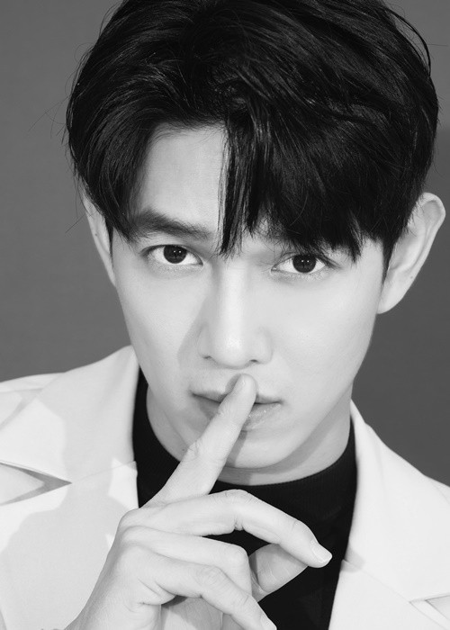 Nếu có người yêu, Song Luân sẽ đưa hết tiền cho bạn gái. “Chỉ mong sáng dậy, phát cho tôi tiền ăn sáng thôi. Tôi thích cảm giác đó”, nam diễn viên bộc bạch.