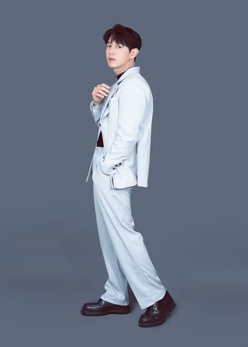 Nam diễn viên tự tin bản thân là người chung thủy. “Đến bây giờ, khi nghĩ về người yêu cũ, tôi thấy mình vẫn còn yêu người ta, vẫn chưa quên người ta. Khi nghĩ về những ngày tháng tôi và họ hạnh phúc, tôi thấy rất vui. Khi có người yêu mới, tôi biết những gì trải qua chỉ là quá khứ, nhưng thực sự tôi không muốn quên nó đi vì đó là kỷ niệm đẹp”, anh nói.