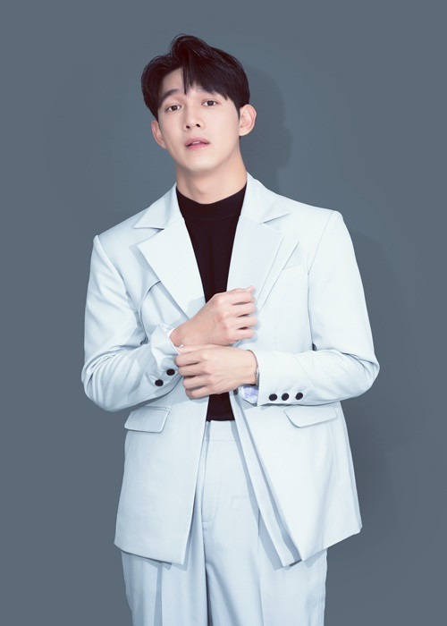 Nam chính phim “Hậu duệ mặt trời” bản Việt chia sẻ về tình trường. Song Luân kể, anh trải qua 2 mối tình, mỗi mối tình kéo dài 4 năm.