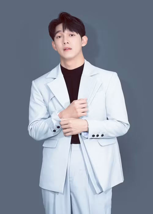 Nam chính phim “Hậu duệ mặt trời” bản Việt chia sẻ về tình trường. Song Luân kể, anh trải qua 2 mối tình, mỗi mối tình kéo dài 4 năm.