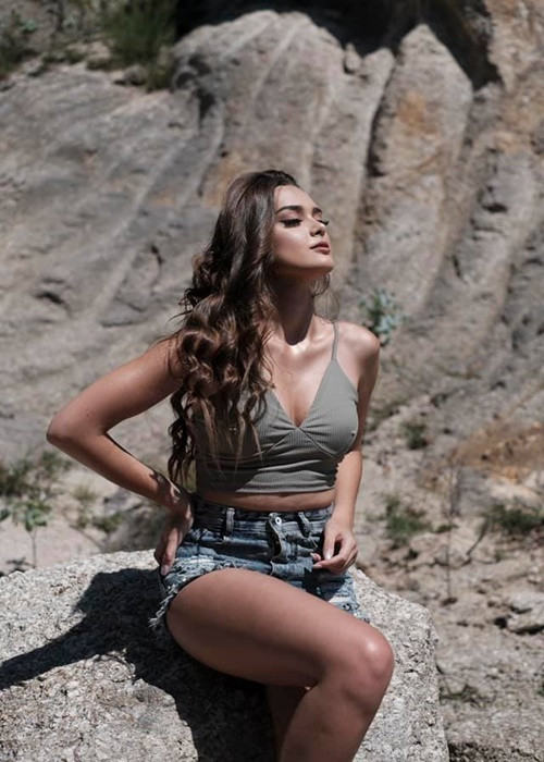 Mỹ nhân Bồ Đào Nha sở hữu hình thể chuẩn. Cô cao 1m71, sở hữu số đo ba vòng 84-65-94cm. Ảnh: FBNV