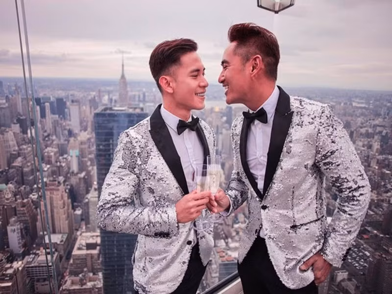 Nam người mẫu Hồ Vĩnh Khoa và siêu mẫu Rhonee Rojas tổ chức đám cưới và đăng ký kết hôn ở Mỹ vào tháng 10/2017. Ảnh: FBNV