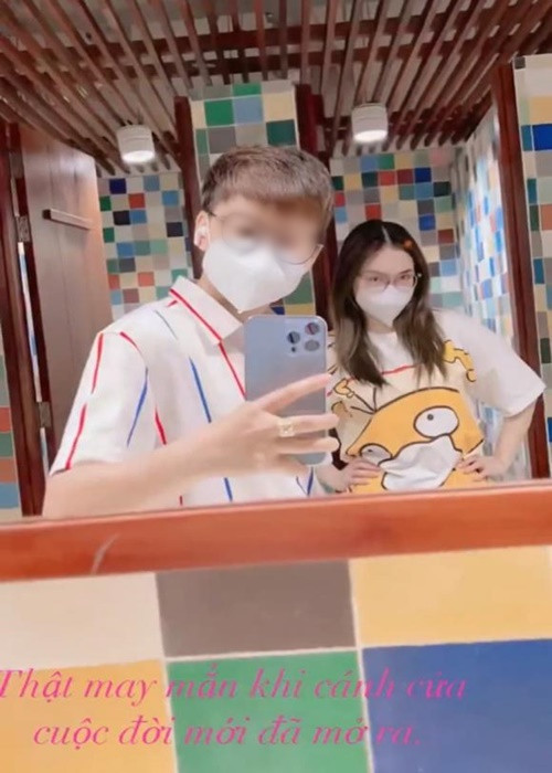 Đăng tải lại clip của Thiện Nhân, N.T viết đầy ẩn ý: "Ngày hôm nay nó lạ lắm. Tất cả đã được sáng tỏ, lỗ hổng quá nhiều, mừng vì rất nhiều "nhà thông thái". Ảnh cắt từ clip