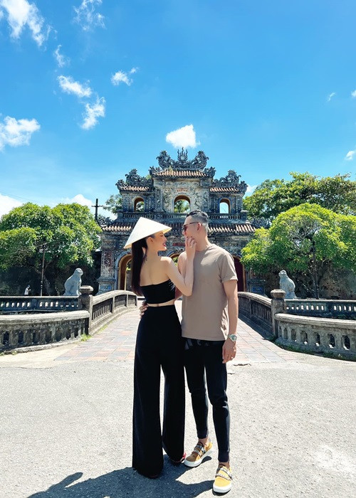 Vốn thích đi du lịch, sau hôn lễ, Phương Trinh và Lý Bình tiếp tục có những chuyến đi nghỉ dưỡng.