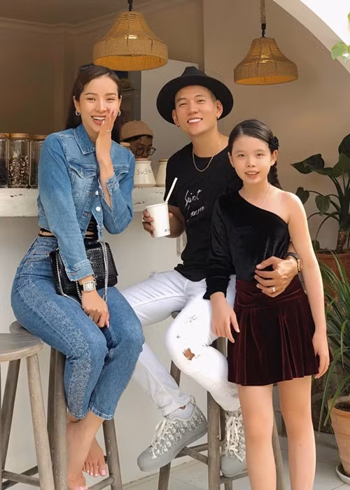 Bé Mia ngày càng xinh xắn. Cô nhóc có hẳn một fanpage riêng sau khi được mẹ công khai.