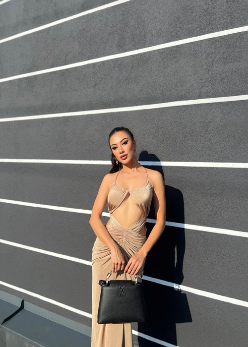 Mới đây, tham gia một hoạt động, Kim Duyên diện váy cắt xẻ táo bạo. Ảnh: Miss Supranational - Vietnam