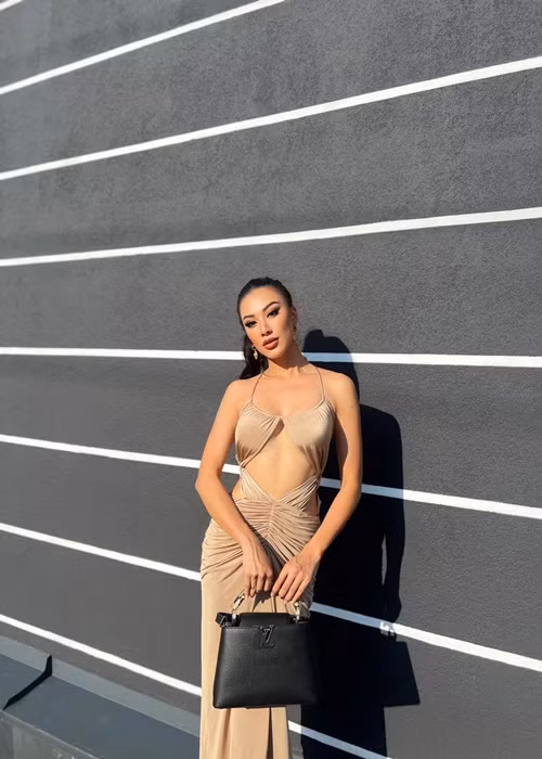 Mới đây, tham gia một hoạt động, Kim Duyên diện váy cắt xẻ táo bạo. Ảnh: Miss Supranational - Vietnam