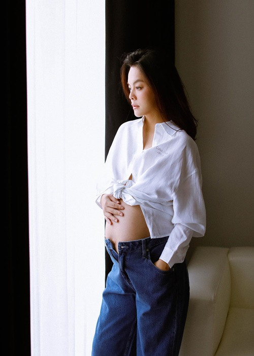 Cách đây 4 năm, Phạm Quỳnh Anh gặp biến cố ly hôn. Cô chia tay ông bầu Quang Huy sau 16 năm gắn bó, có hai con gái chung.