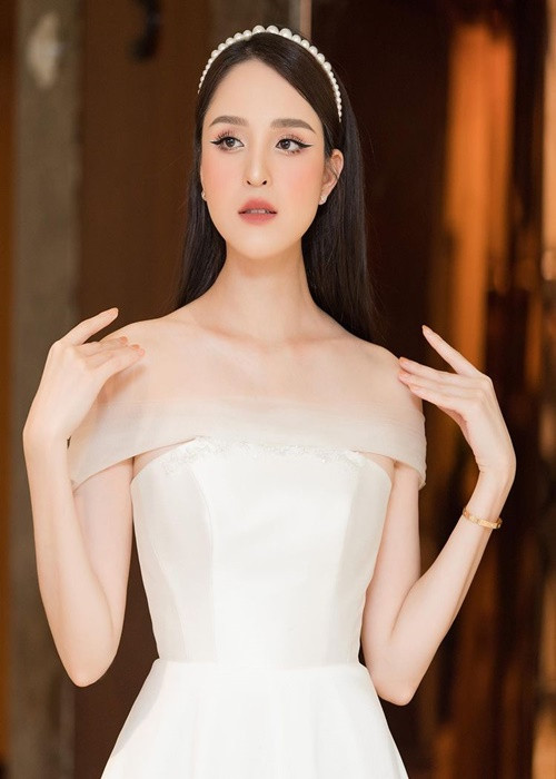 Nàng á hậu hiện tại sở hữu vóc dáng thon gọn, gương mặt trẻ đẹp.