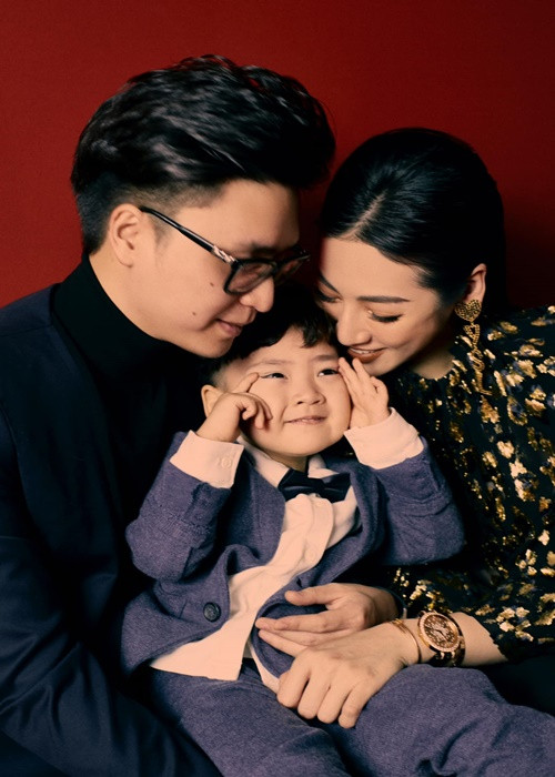 3 thành viên gia đình của Tú Anh đều đẹp.