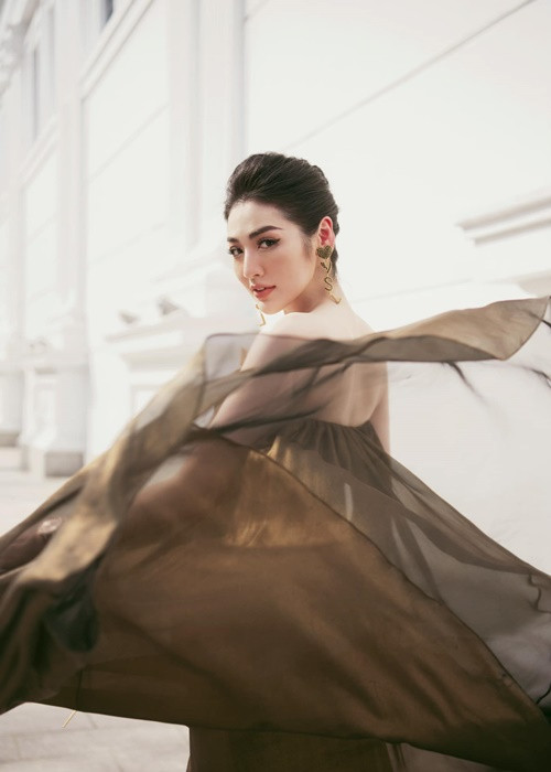 Người đẹp sinh năm 1993 đẹp mặn mà, quyến rũ sau 10 năm giành danh hiệu á hậu.