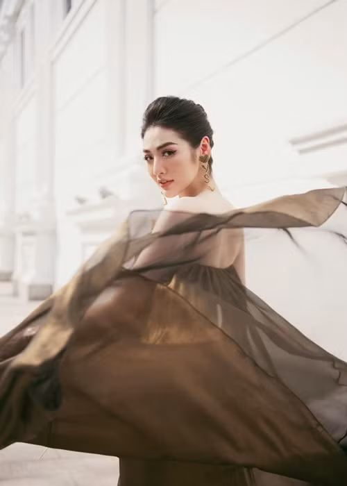 Người đẹp sinh năm 1993 đẹp mặn mà, quyến rũ sau 10 năm giành danh hiệu á hậu.