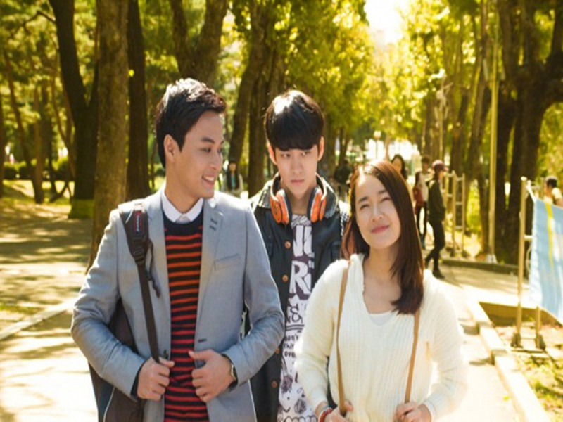 Trong “Tuổi thanh xuân” 1 và 2, Hồng Đăng cũng vào vai soái ca. Nhân vật của anh là Khánh - người dành tình cảm đặc biệt yêu mến cho Linh và xuất hiện ở bên cạnh khi cô gặp khó khăn nhưng đáng tiếc, Linh chỉ coi Khánh là anh trai. Ảnh: Tiin