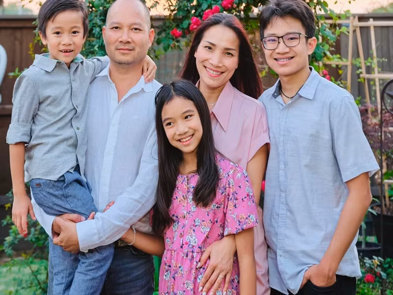 Hồng Ngọc được chồng chiều chuộng, có các con ngoan ngoãn, kháu khỉnh. Ảnh: FBNV