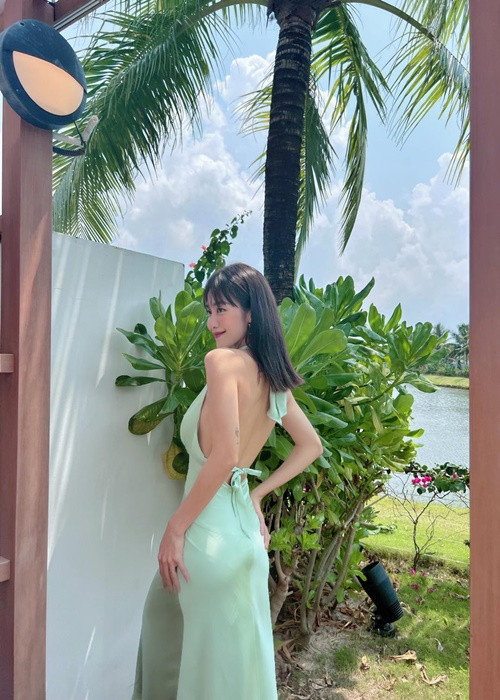 Bạn gái màn ảnh của Thanh Sơn hiện tại sở hữu vóc dáng cò hương. Trước đây, cô khá mũm mĩm với đôi chân bị chê "cột đình".