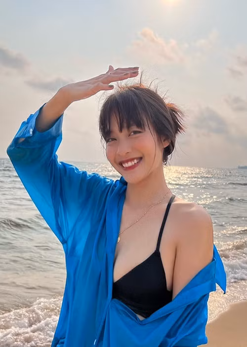 Khả Ngân cá tính, gợi cảm ở đời thường.